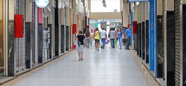 Na Galeria Constança Valadares, algumas lojas fecharam antes do horário previsto