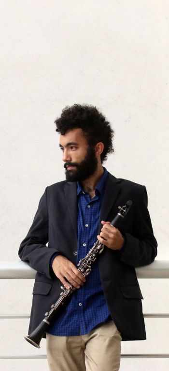 Primeiro trabalho do clarinetista e saxofonista Caetano Brasil busca mostrar a versatilidade do choro a partir da mistura com outros estilos