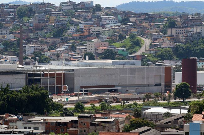 Empresas refazem planos e adiam investimentos 5 Segundo ABX, 80% das obras do shopping estão concluídas (Fernando Priamo/18-12-15)