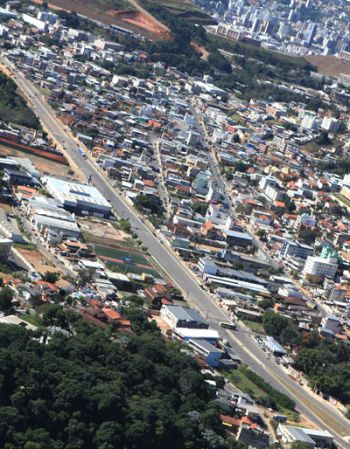 Via inacabada, com obras suspensas desde 2012, causa transtornos à comunidade do entorno