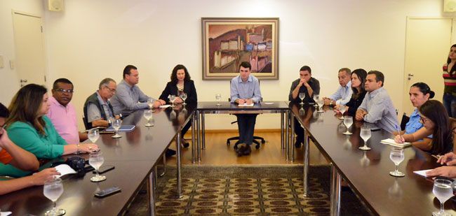 Além de ações preventivas, Bruno Siqueira, ao lado de outras autoridades, anunciou a criação de dois centros de hidratação que entram em operação até o fim de fevereiro (Olavo Prazeres/25-01-16)