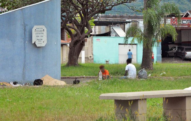 Algumas pessoas também vivem frequentemente na Praça da República