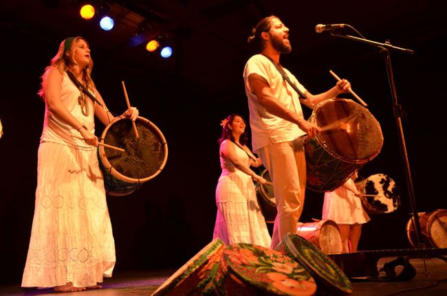 Tambores, afoxé e MC's 2 Grupo Ingoma abre a programação do dia, às 17h, no Parque Halfeld (Divulgação)