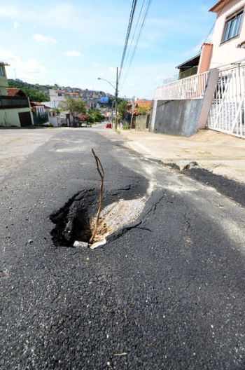 Problema ocorre na Rua Irmão Martinho próximo ao número 277 (Olavo Prazeres/27-01-16)