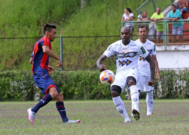 Desfalques à vista 2 Se jogar, Léo Fortunato fará dupla de zaga com Fabrício (Felipe Couri/tupifc.esp.br)