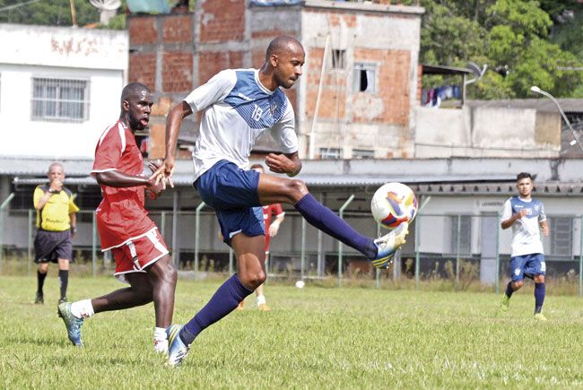 Último ensaio geral 2 Vinícius Kiss conta com a boa vontade da torcida no Municipal (Foto Felipe Couri/tupi fc.esp.br)