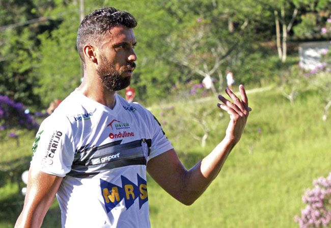 Tupi treina com portões fechados 2 Willian deve ser o escolhido para ser o principal armador de jogadas ofensivas (Felipe Couri/tupifc.esp.br)