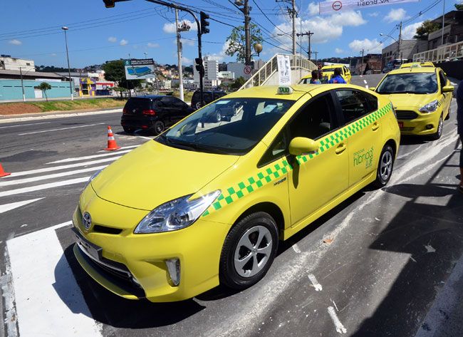 Adoção de híbridos na cidade visa a avaliar economia de combustível e controle de gases (Olavo Prazeres/02-02-16)