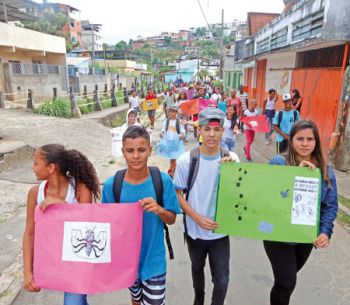 JF tem 2 mortes por dengue grave 5 Alunos da Escola Municipal Gabriel Gonçalves da Silva, no Ipiranga, realizaram protesto para mobilizar a população