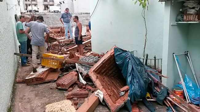 Temporal causa estragos em Minas; houve inundações em Conselheiro Lafaiete  e uma tenda ficou alagada em Santa Luzia, Minas Gerais