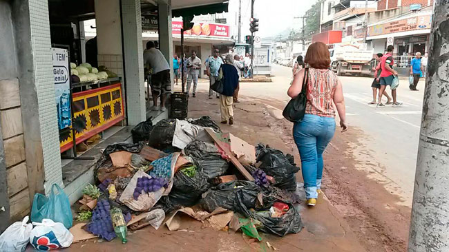 Temporal causa estragos em Minas; houve inundações em Conselheiro Lafaiete  e uma tenda ficou alagada em Santa Luzia, Minas Gerais