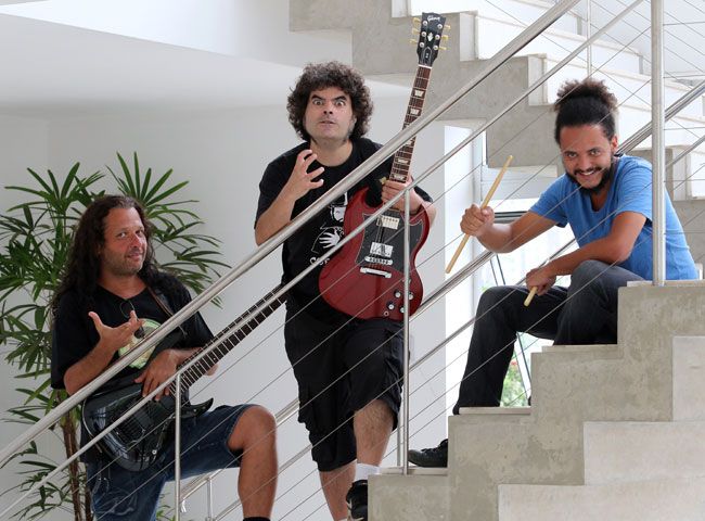 FERNANDO PRIAMO Dignatários do Inferno já disponibilizou o álbum de estreia na internet