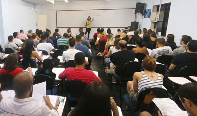Em ano de corte, concursos reúnem 3,5 mil vagas 3 Nos cursinhos, interesse por aulas ainda é intenso (Leonardo Costa/27-01-16)