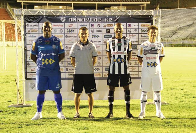 Nova camisa carijó foi apresentada ontem (Gil Velloso/PJF)