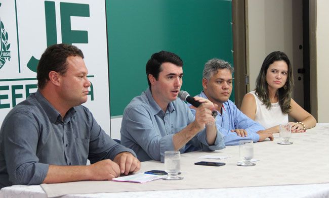Prefeito anunciou que município tem 796 casos de pessoas com doenças transmitidas pelo Aedes somente este ano (gil velloso/pjf)
