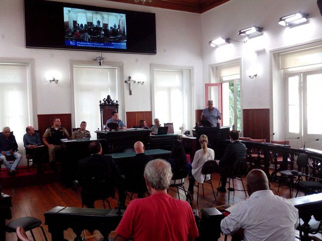 Sindicatos de classe, vereadores e PM debateram sobre situação nos estabelecimentos