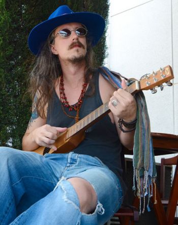 ROBERTO FULGÊNCIO Terceiro álbum de Tiago Sarmento deve começar a ser gravado no meio do ano, refletindo a influência da folk music em seu trabalho