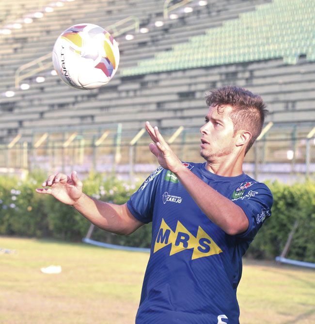 Titular pela primeira vez, Thiaguinho quer manter vaga (Leonardo Costa/tupifc.esp.br)