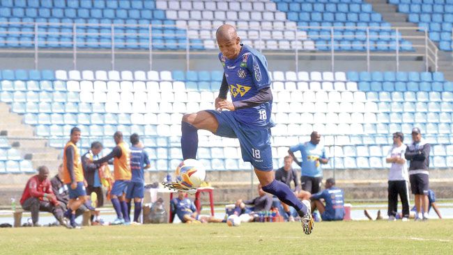 Mais testes e indefinição 2 Vinícius Kiss aprova as avaliações de Drubscky no time (Leonardo Costa/tupifc.esp.br/11-02-16)