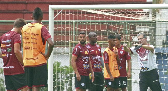 LEONARDO COSTA Comandante do Tupi deve manter a equipe base para enfrentar o Atlético