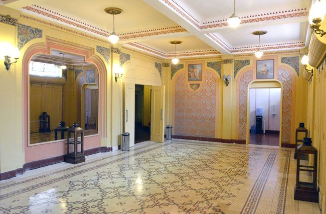 Festa em meio às obras 3 Foyer também passa por restauro, com troca de ladrilhos hidráulicos