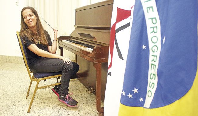 LEONARDO COSTA/27-02-16 Piano é uma das paixões de Nathalia, que toca música desde os 7 anos de idade