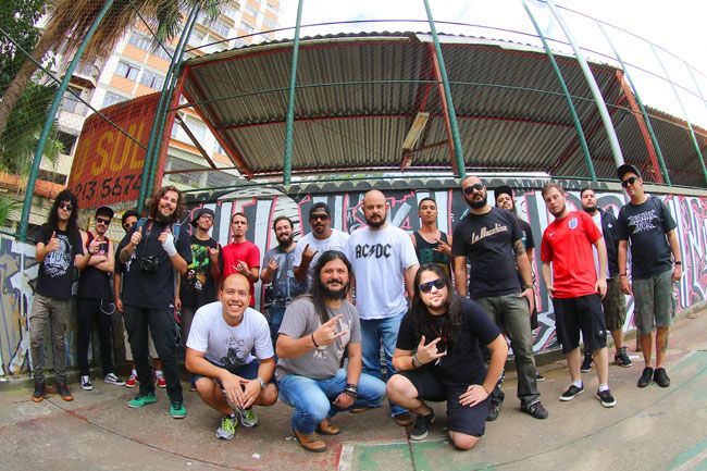 FERNANDO PRIAMO Roqueiros participantes do festival se encontraram na Praça do São Mateus na tarde de segunda-feira