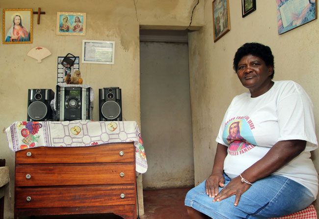 Rosalina herdou o serviço da mãe e trabalha para ter sua casa arrumada Rosalina herdou o serviço da mãe e trabalha para ter sua casa arrumada (Fernando Priamo)