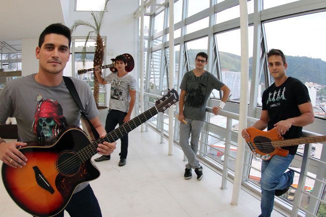 FERNANDO PRIAMO Tresdias vai homenagear os irlandeses do U2 e fazer turnê com o show