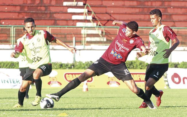 Artilheiro do time, Rubens comandará o ataque carijó (Leonardo Costa/tupi.esp.br)