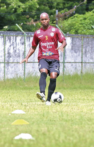 Jataí voltou a treinar ontem e deve ser titular no domingo (Leonardo Costa/tupifc.esp.br)