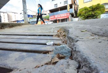 Problema ocorre na Rua Rosa Fattore Anselmo (Marcelo Ribeiro)