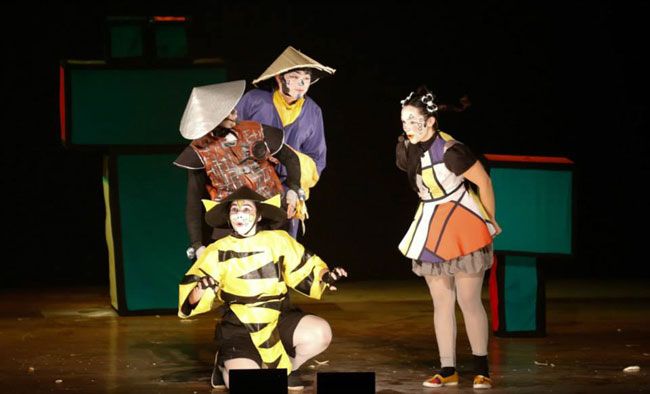 Quando Doroti é abduzida por um furacão, ela se encontra com personagens inusitados