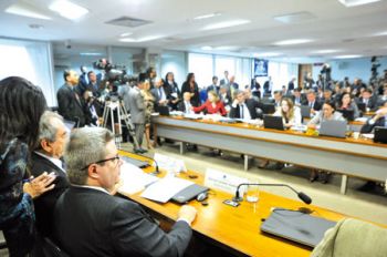 Senadores realizaram ontem segunda sessão da comissão especial (Edilson Rodrigues/Agência Senad)