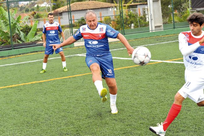Zico inaugura nova sede em JF 2 Craque participou do primeiro tempo da partida e deu seis passes para os 8 gols de seu timeHUMBERTO NICOLINI / CFZICO JF