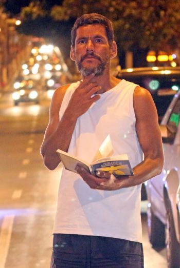 LEONARDO COSTA Querido e controverso, morador de rua conta histórias sobre si