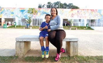 Rogéria e o três filhos, inclusive Tauan, aprovaram a Praça CEU (LEONARDO COSTA/27-05-16)