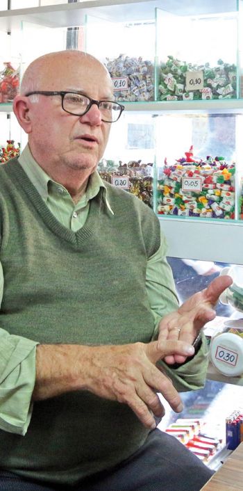 Rogério Oliveira, da Padaria Progresso, conta as mudanças ocorridas no local (LEONARDO COSTA/27-05-16)