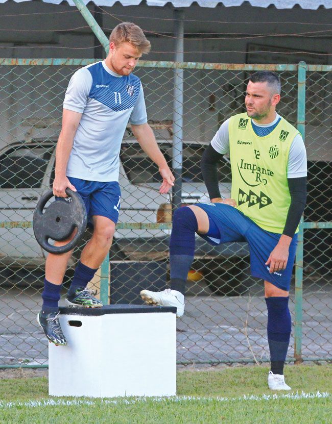 Ingressos à venda a partir de hoje 2 Versátil volante Marcos Serrato foi apresentado ontem (Leonardo Costa)