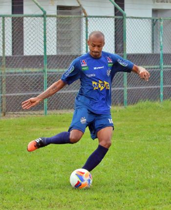 Do banco para a história 2 Vinícius Kiss comemora saída do banco para marcar dois gols (LEONARDO COSTA)