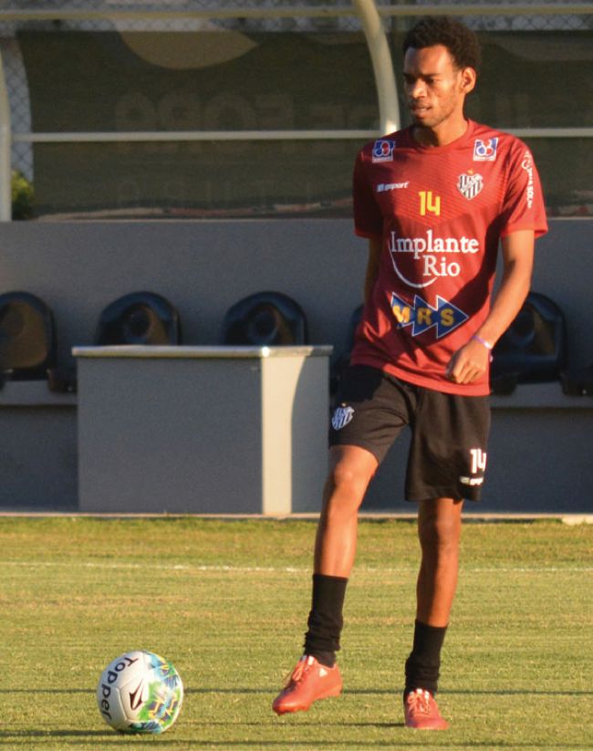 Anderson destaca sua 'velocidade, passe e bola aérea' (Marcelo Ribeiro/23-06-16)