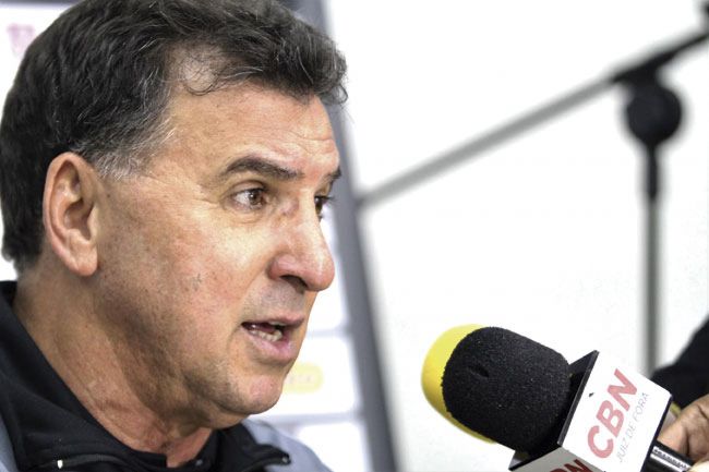 À espera de Octávio 2 Estevam Soares reafirma precisar de pelo menos quatro contratações (Felipe Couri/tupifc.esp.br)