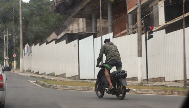 Flagrante foi feito na Avenida Presidente Itamar Franco (Fernando Priamo/07-06-16)