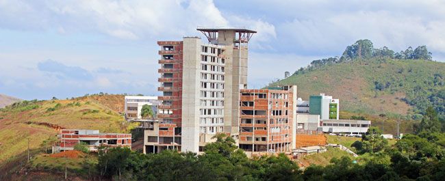 Obra suspensa há seis meses e sem previsão de término 3 Obra de ampliação foi iniciada em 2012, mas está parada desde novembro passado (Leonardo Costa/25-05-16)