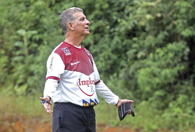Para técnico Ricardo Drubscky, Tupi precisa de 'um pingo de felicidade' (Leonardo Costa)