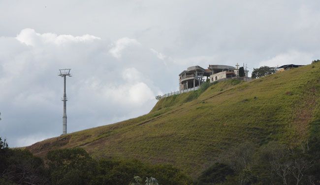 Teleférico e planetário sem definição 4 Teleférico teve as torres instaladas, mas outros equipamentos aguardam investimento de R$ 10 milhões para entrarem em funcionamento (Marcelo Ribeir0/31-05-16)