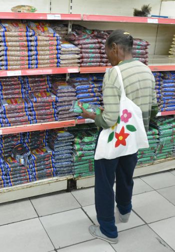 Preço do feijão aumenta 60% 2 Tendência é de mais aumento no preço do produto (Marcelo Ribeiro/20-06-16)
