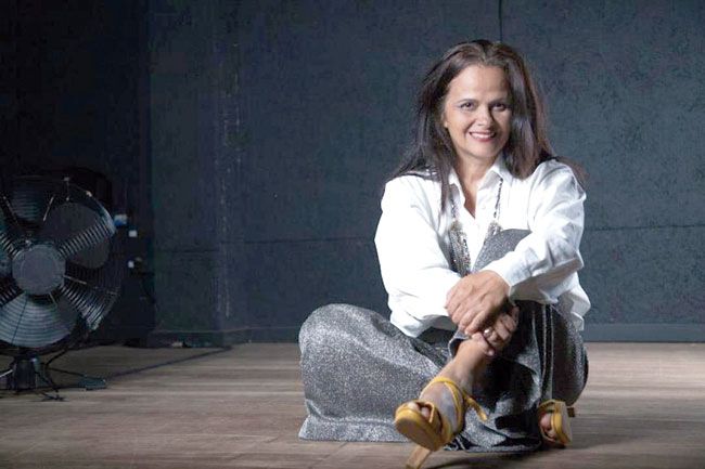 Imagens de um mundo confuso 2 Denise Milfont encena, em parceria com o grupo 4zero4, texto do escritor André Sant'Anna (Divulgação)