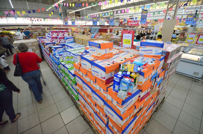 Depois do leite e feijão, preço do ovo dispara 4 Leite ainda é o vilão da cesta básica, com alta de 27,8% (Olavo Prazeres/07-07-16)