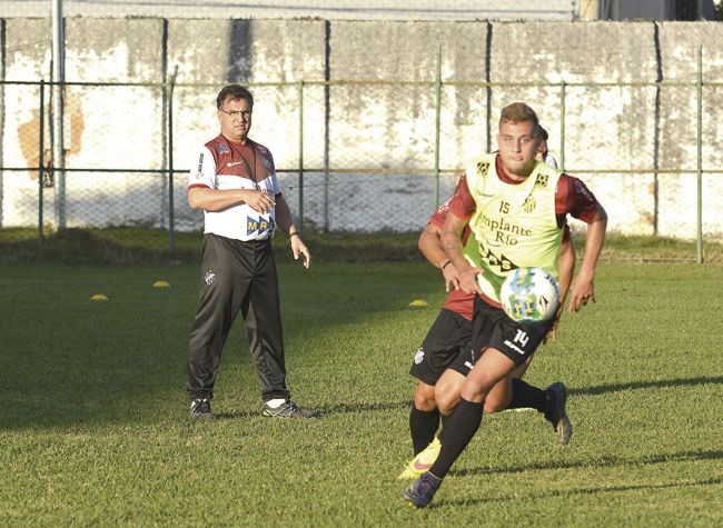 Galo aposta no ataque caseiro 2 Meia Octávio aguarda regularização de documentos para estreia no Tupi (MARCELO RIBEIRO)